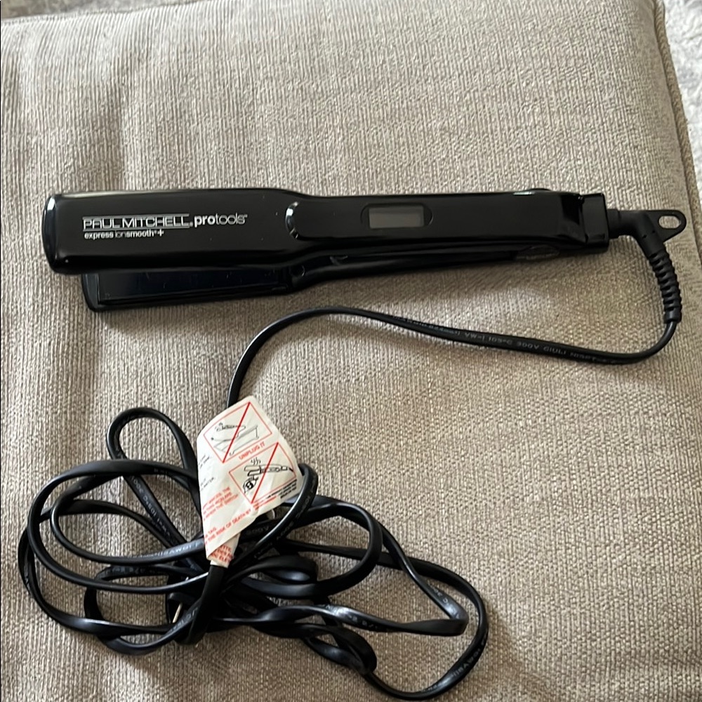 Paul Mitchell Express Ion Smooth+ Black Flat Iron EUC